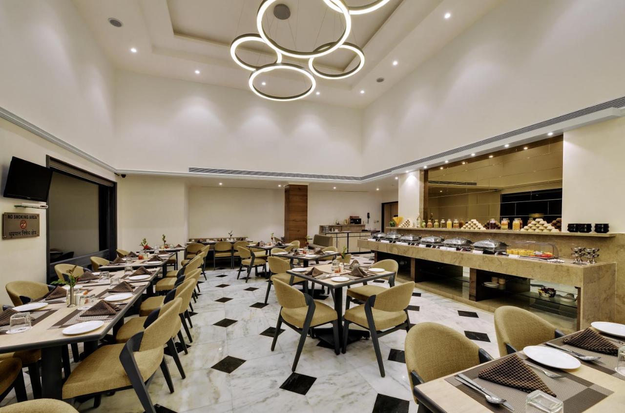 Comfort Inn Sunset Ahmedabad Bagian luar foto