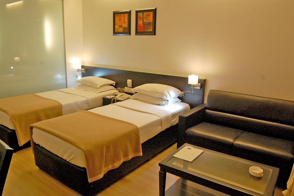 Comfort Inn Sunset Ahmedabad Bagian luar foto