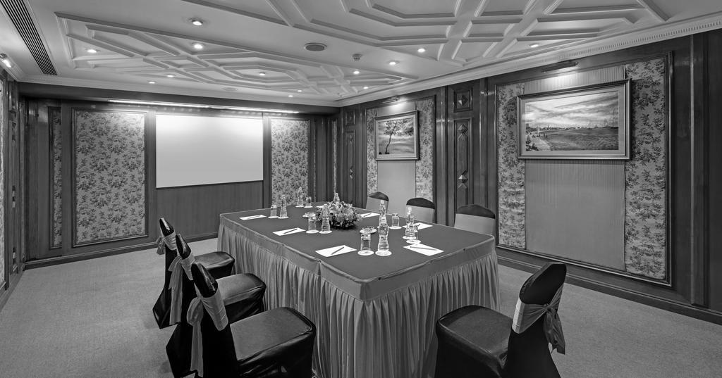 Comfort Inn Sunset Ahmedabad Bagian luar foto