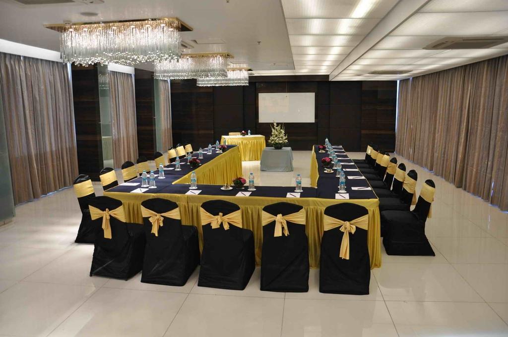 Comfort Inn Sunset Ahmedabad Bagian luar foto