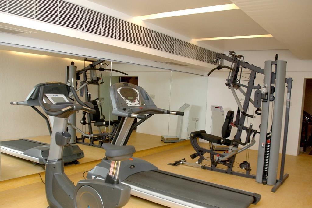 Comfort Inn Sunset Ahmedabad Bagian luar foto
