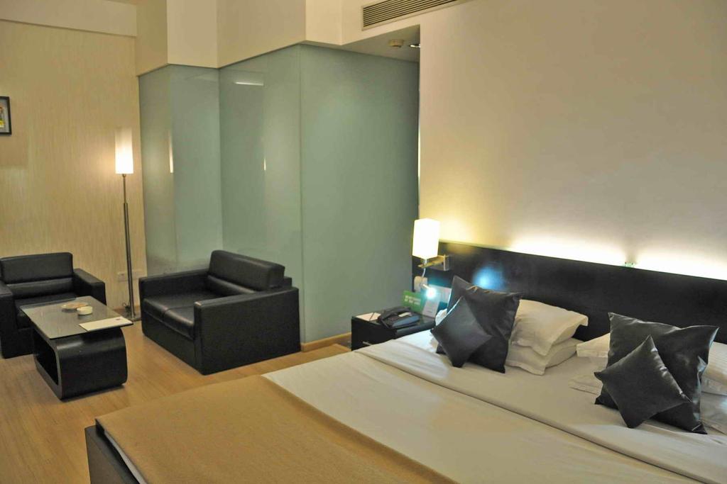 Comfort Inn Sunset Ahmedabad Bagian luar foto
