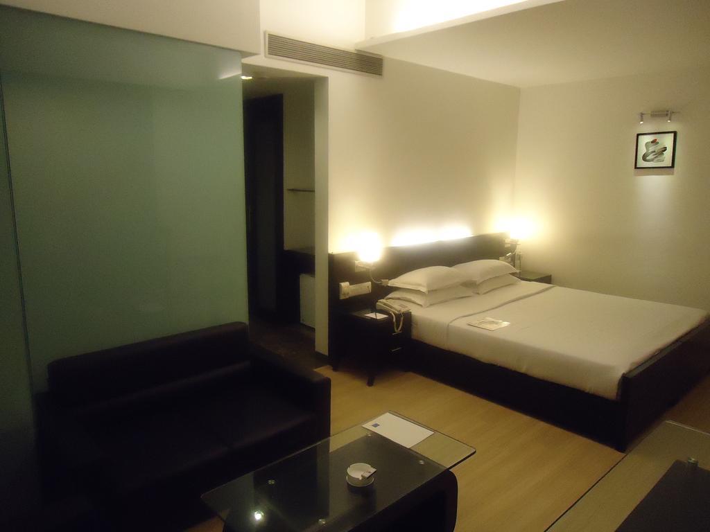 Comfort Inn Sunset Ahmedabad Bagian luar foto