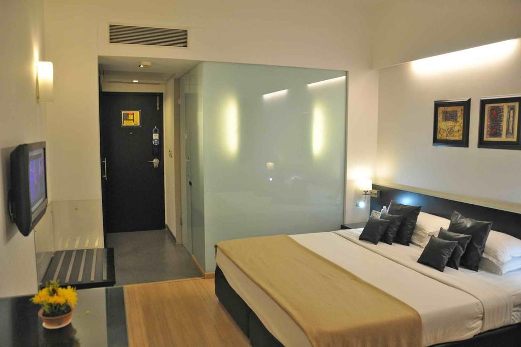 Comfort Inn Sunset Ahmedabad Bagian luar foto