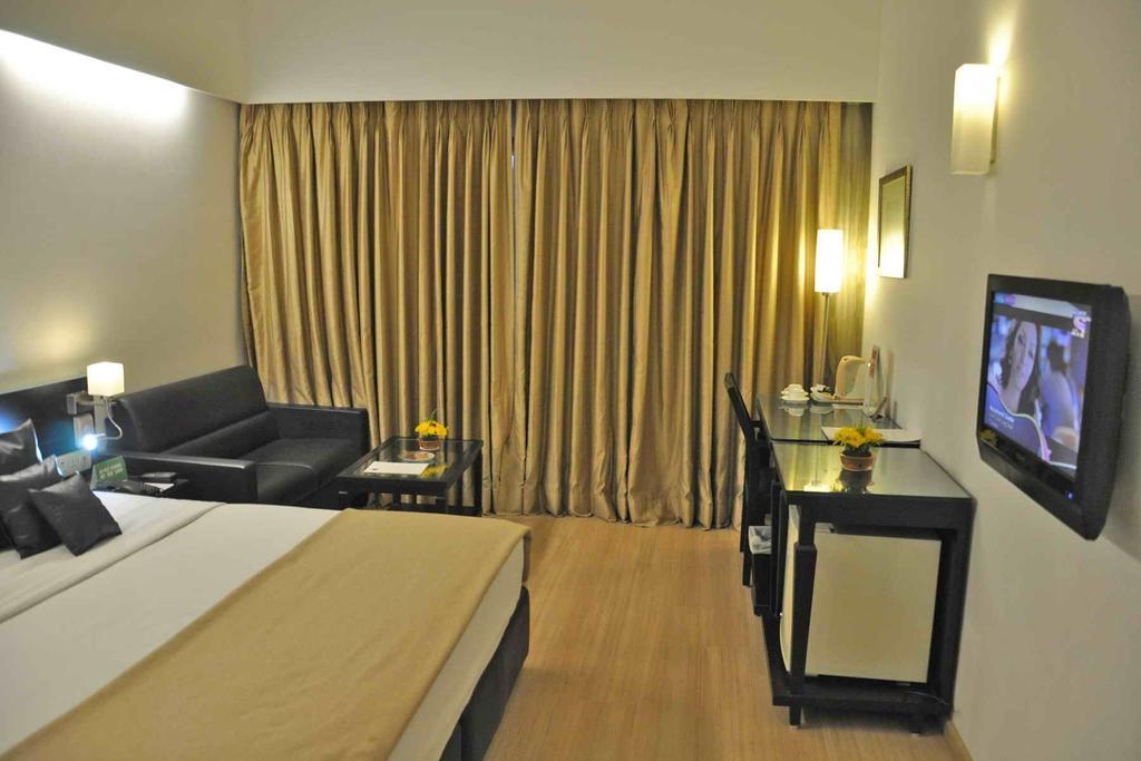Comfort Inn Sunset Ahmedabad Bagian luar foto