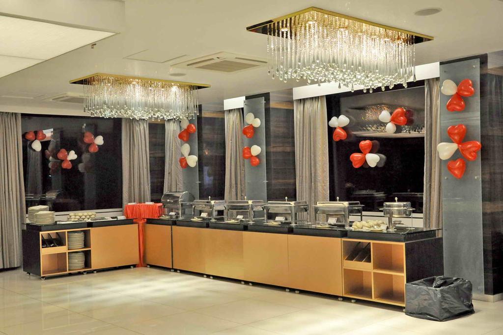 Comfort Inn Sunset Ahmedabad Bagian luar foto
