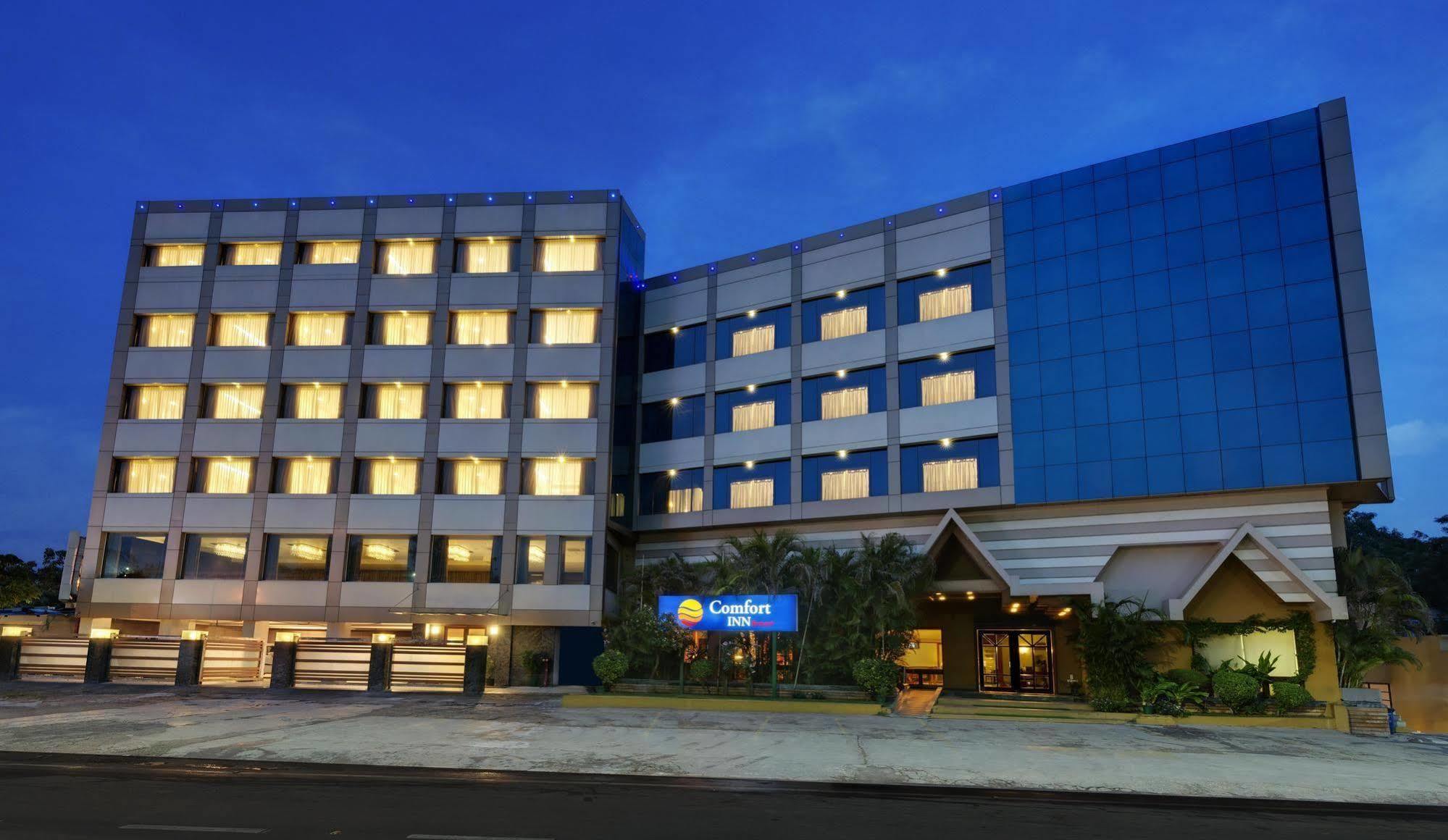 Comfort Inn Sunset Ahmedabad Bagian luar foto