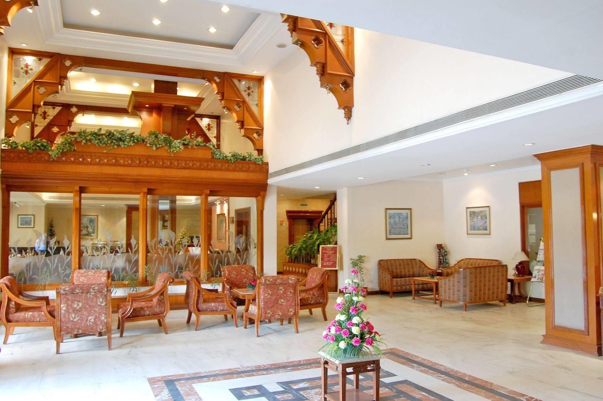 Comfort Inn Sunset Ahmedabad Bagian luar foto