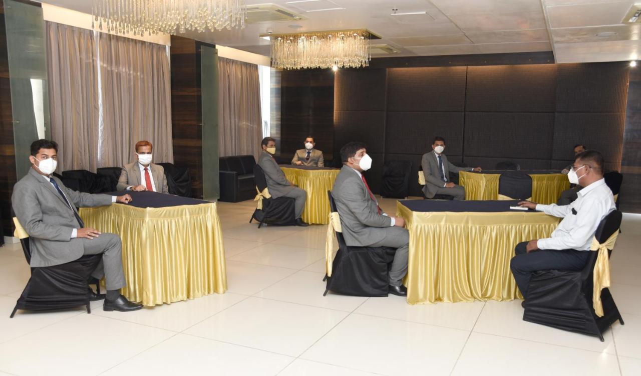 Comfort Inn Sunset Ahmedabad Bagian luar foto