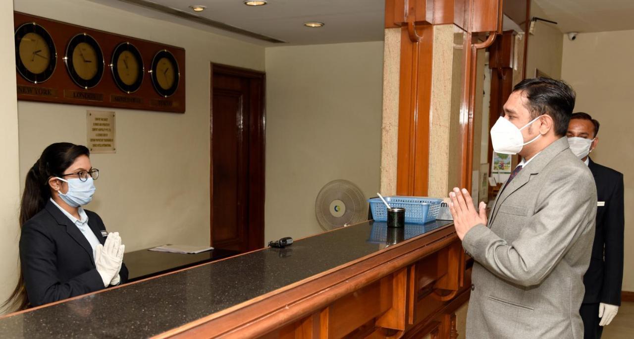 Comfort Inn Sunset Ahmedabad Bagian luar foto